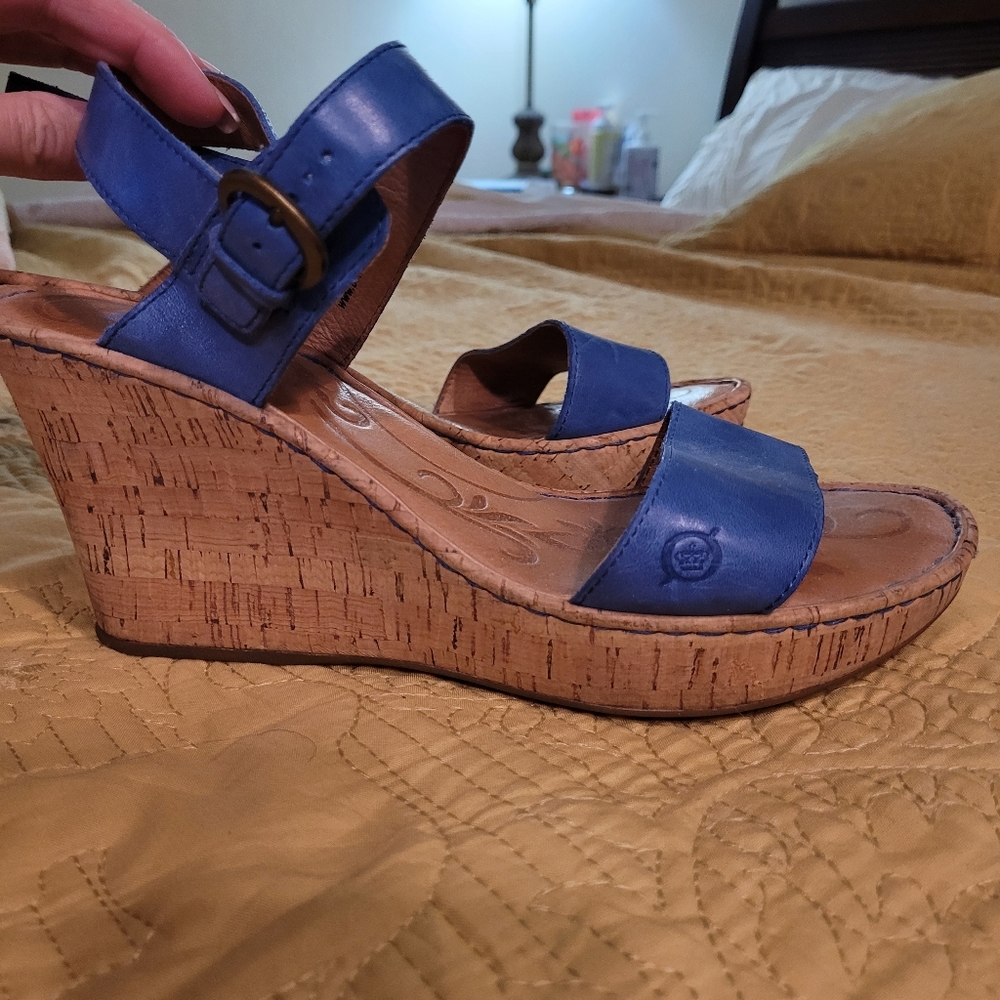 Born sandal wedge with straps